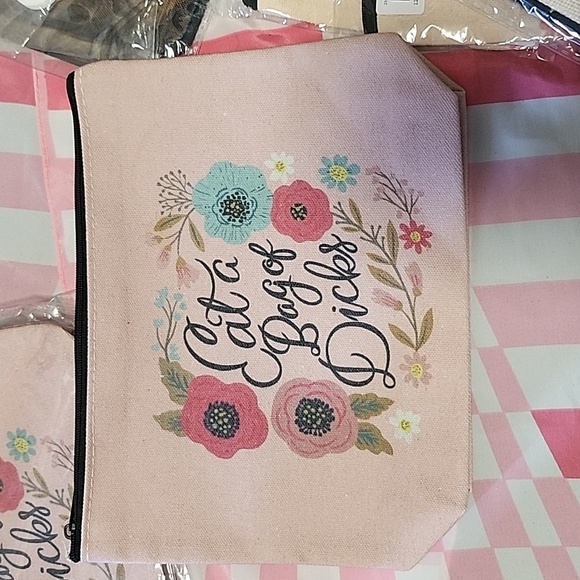 NWT makeup bag - Picture 1 of 3